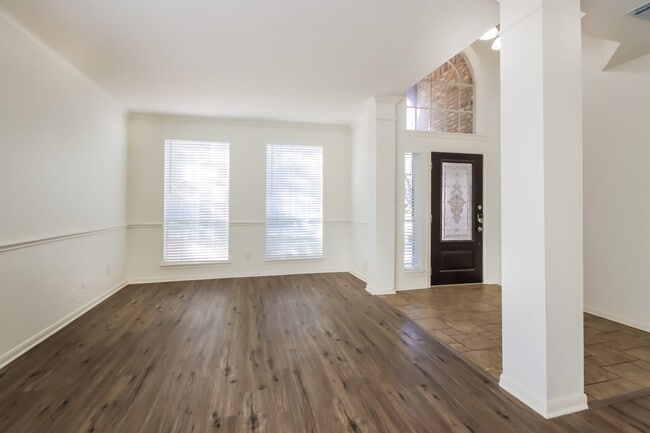 Building Photo - 3811 Spruce Bay Dr