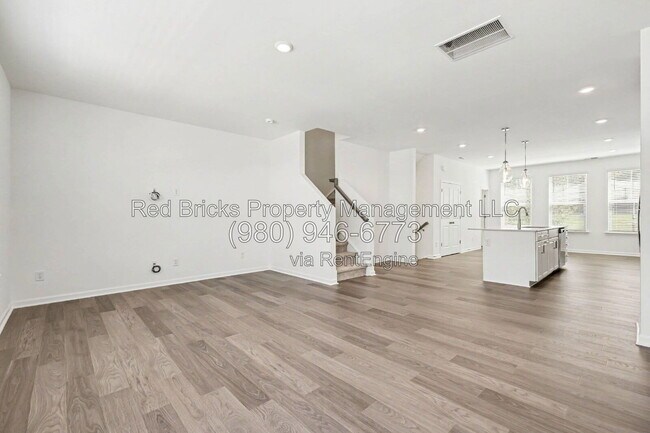 Building Photo - 1812 Alexander Village Main Dr