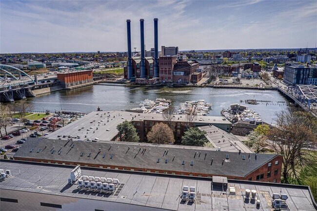 Building Photo - 555 S Water St