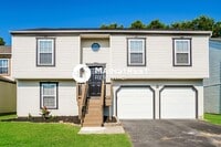 Building Photo - 3 Bedroom Pet-Friendly Home in COLUMBUS, OH with Main Street Renewal