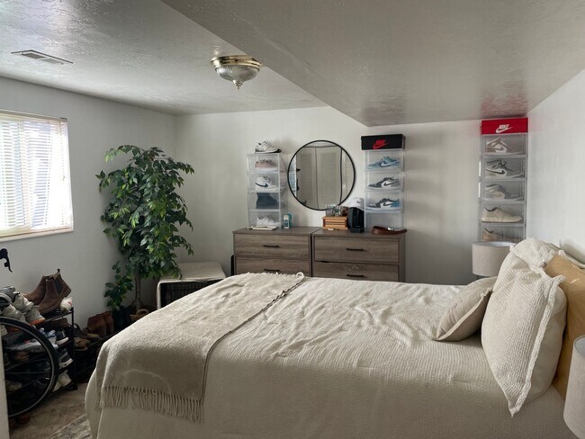 Building Photo - 1B/1B Pet Friendly Apartment South of BYU