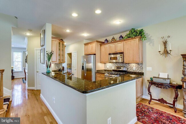 Building Photo - 47571 Royal Burnham Terrace