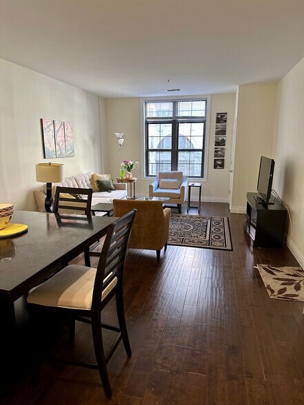 Building Photo - 1111 25th St NW