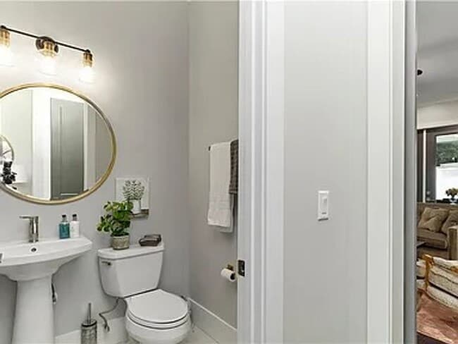 Building Photo - Exquisite 4-Bed, 5.5-Bath Executive Retrea...