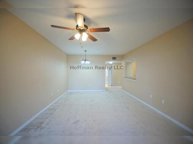 Building Photo - 3/2 Condo in Villages of Bloomingdale