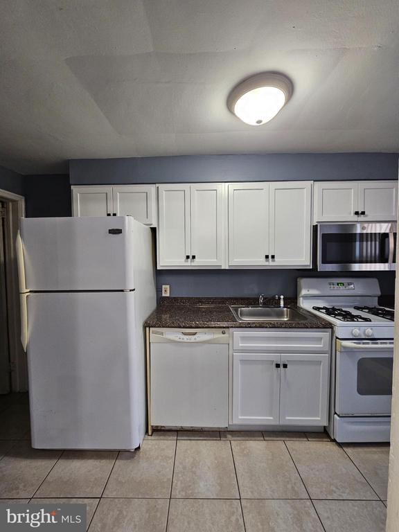 Building Photo - 3238 Westmont Ave