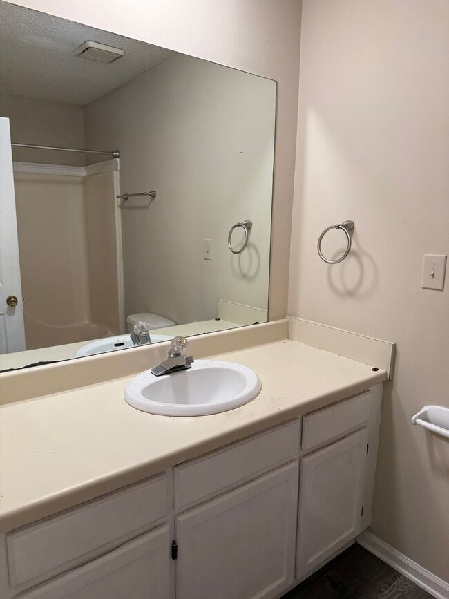 Building Photo - 1 Bedroom Condo in the Heart of Gainesville!