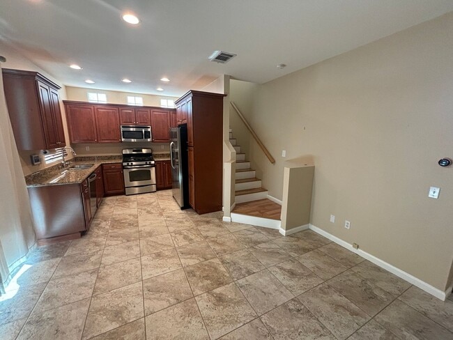 Building Photo - Charming 2-Bedroom Townhome in Valencia wi...
