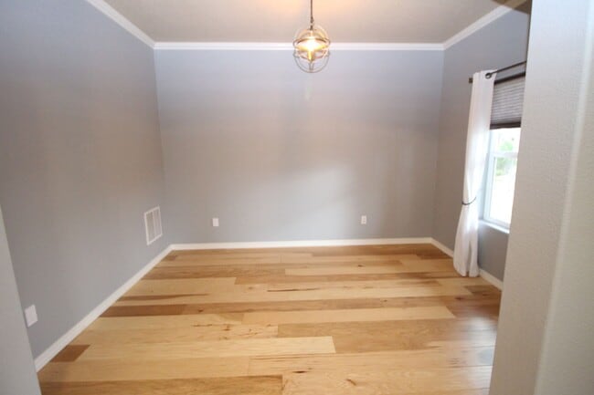 Building Photo - Beautiful 3bdrm 3bath home in Gold Hill Mesa