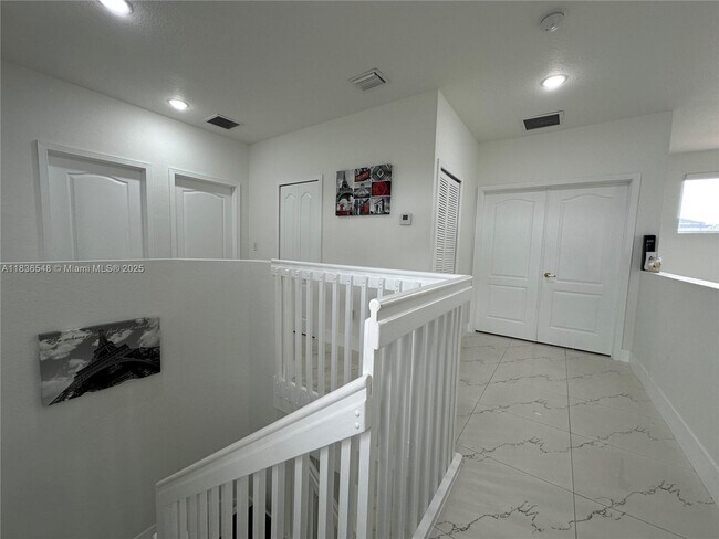 Building Photo - 16650 SW 61st Ln