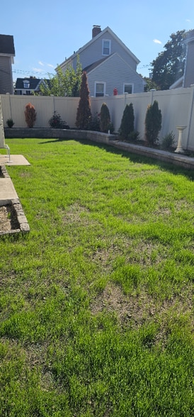 Building Photo - 17 Hadley Pl