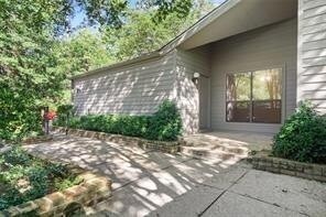 Building Photo - 587 Beau Chene Dr