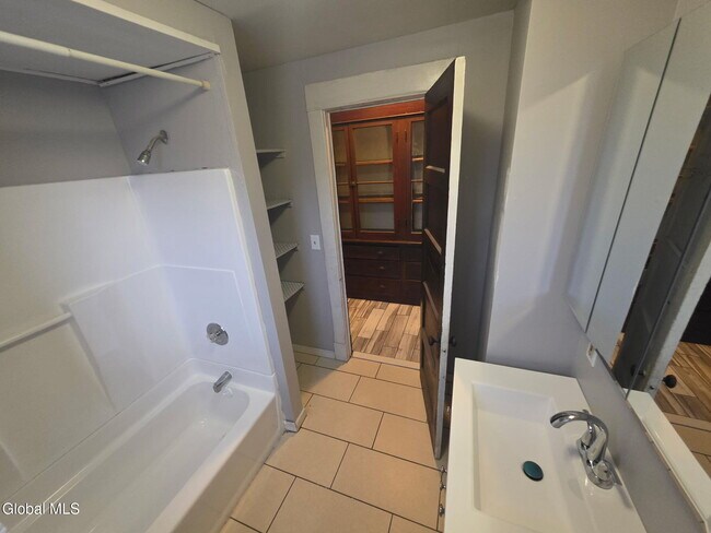 Building Photo - 312 5th Ave