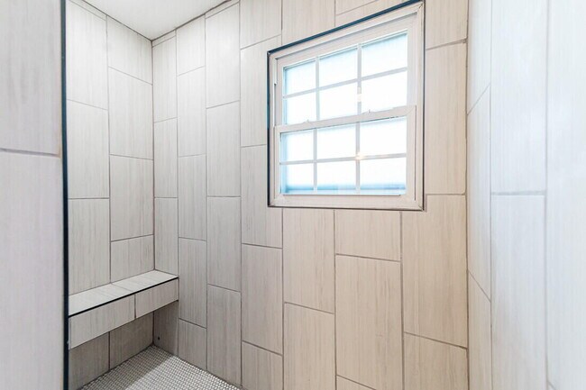 Building Photo - 2114 56th St