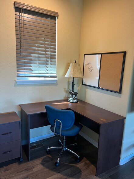 Dedicated work space - 15074 Lindark St