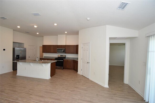 Building Photo - 32 Windsor Ter