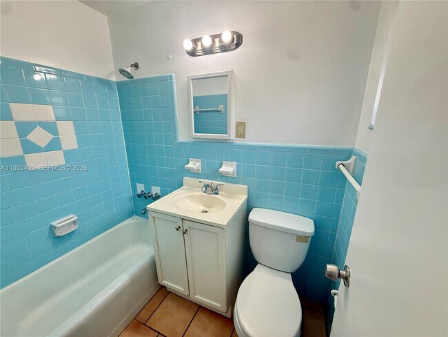 Building Photo - 924 NE 17th Terrace