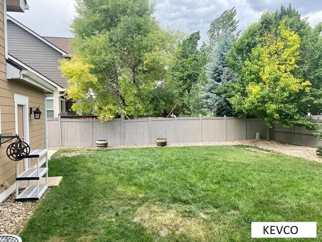 Building Photo - Amazing Three Bedroom Home With Office Space