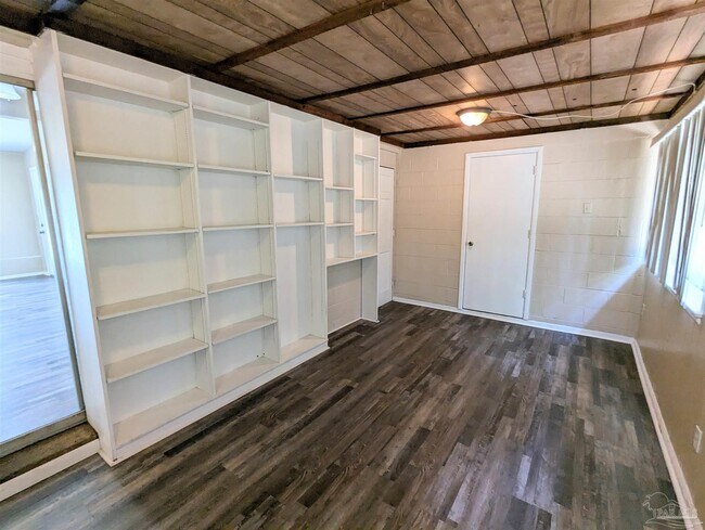 Building Photo - 9 Gentian Dr