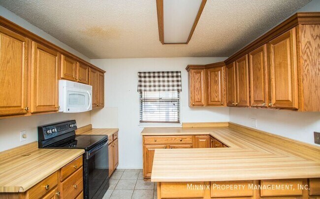 Building Photo - 4628 Kemper St