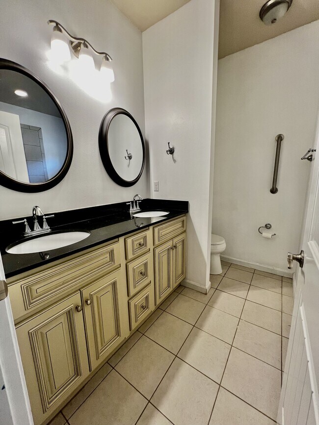 Building Photo - 4596 Hermosa Rd