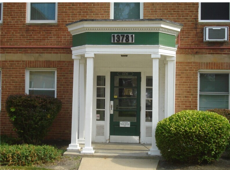 Building Photo - 13781 Cedar Rd