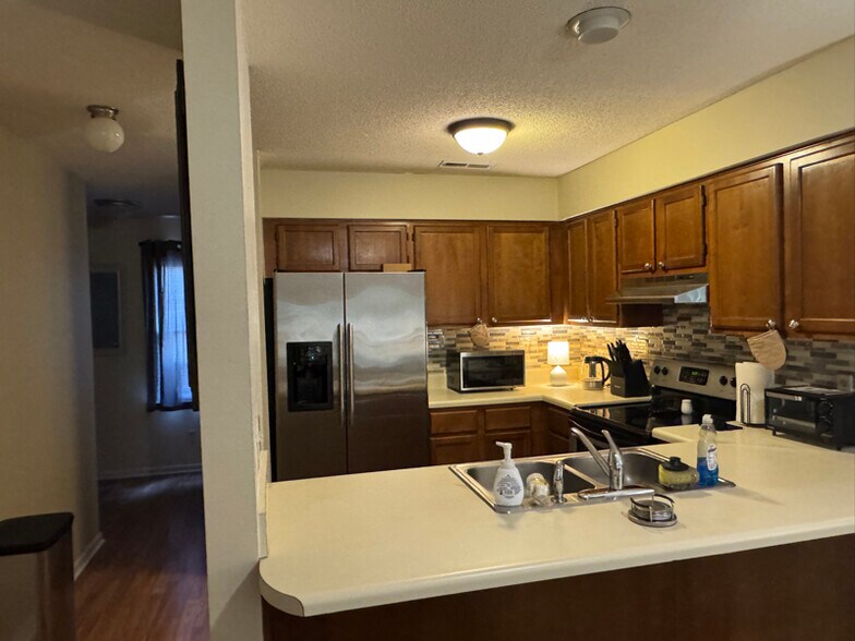 Building Photo - 2724 S 17th St