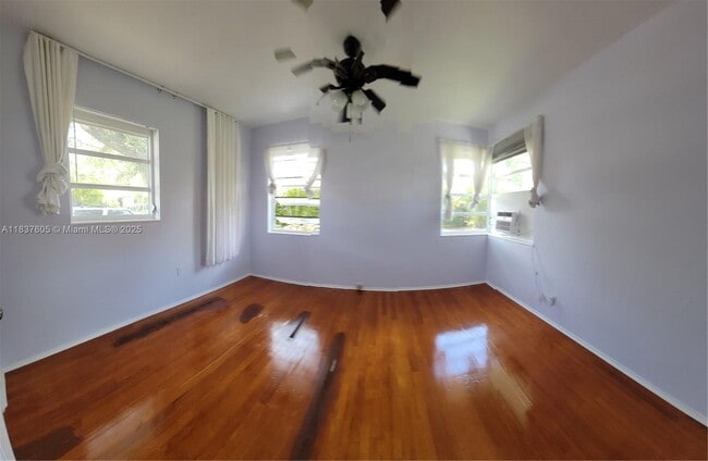 Building Photo - 828 NE 76th St