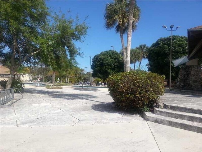 Building Photo - 6924 SW 114th Pl