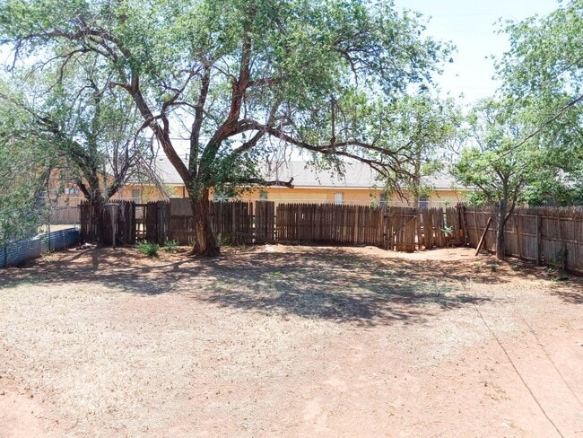 Building Photo - $0 First Month's Rent / $0 Deposit at Move-in