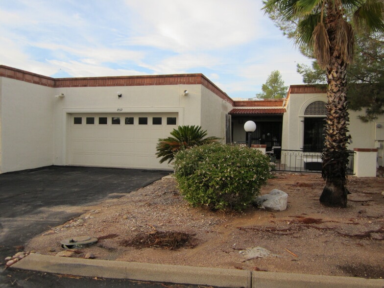 Building Photo - 859 W Palma de Coco