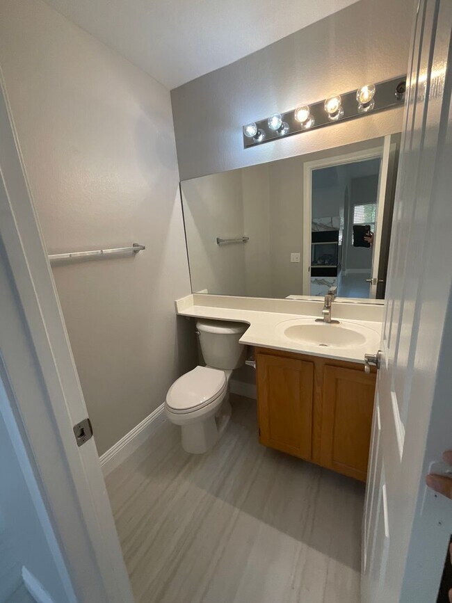 Building Photo - Nice 4br home, with 4th bedroom larger then the average, 3cg.