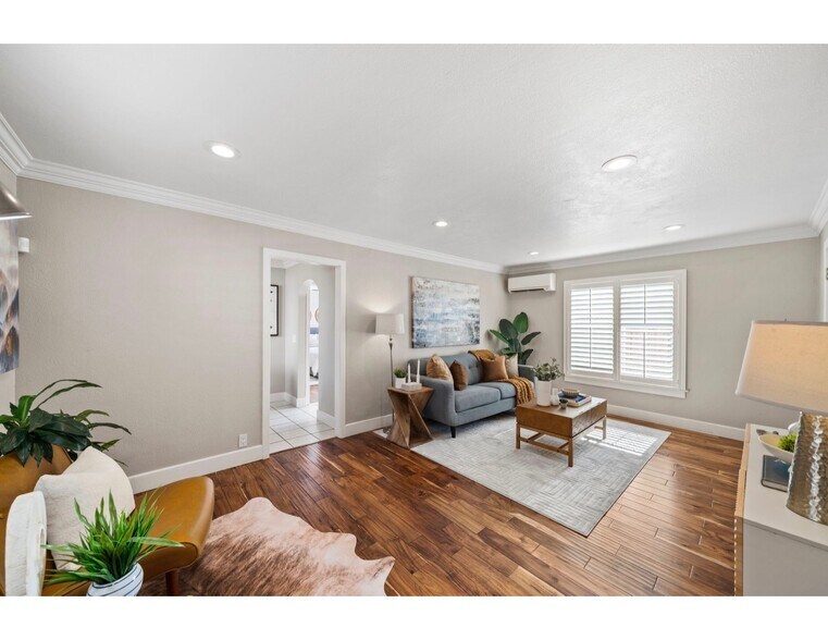 Building Photo - 674 E Julian St