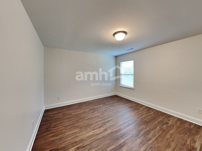 Building Photo - 5949 Hagar Vly Dr