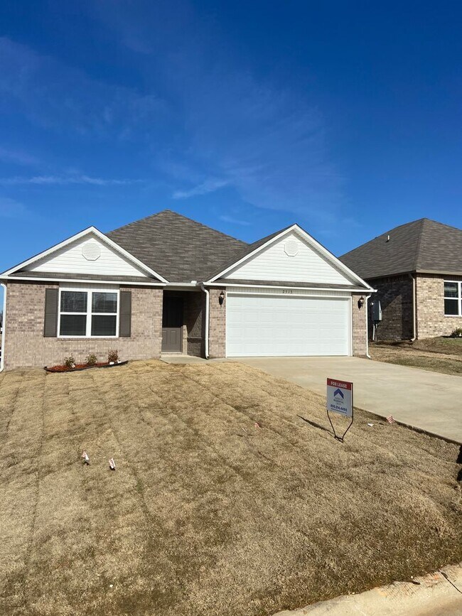 Building Photo - Pre-Lease Now | Beautiful 3 Bedroom Home with Fenced Yard in Paragould