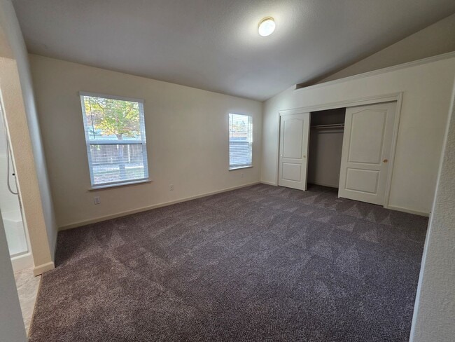 Building Photo - Single story home near CSU Stanislaus!