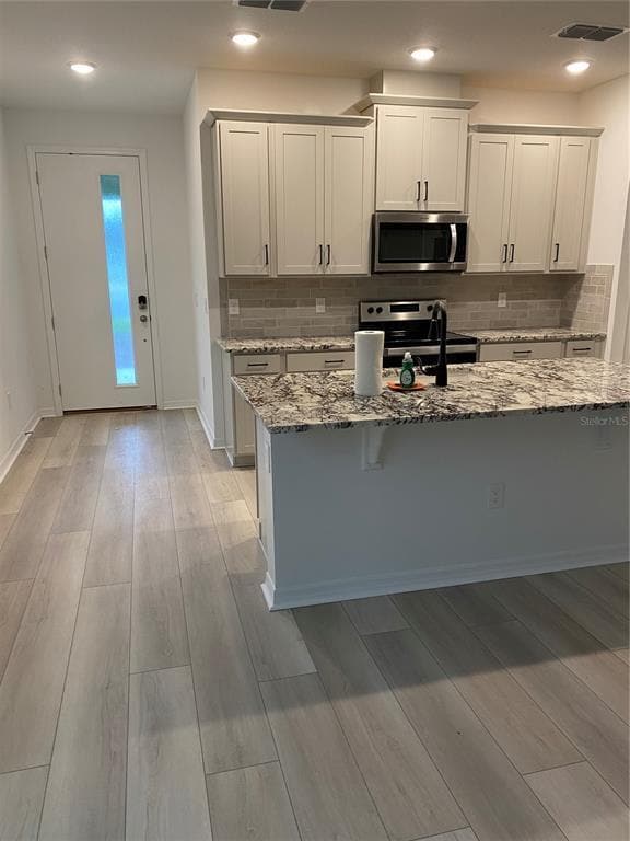 Building Photo - 2581 Royal Jasmine Ct