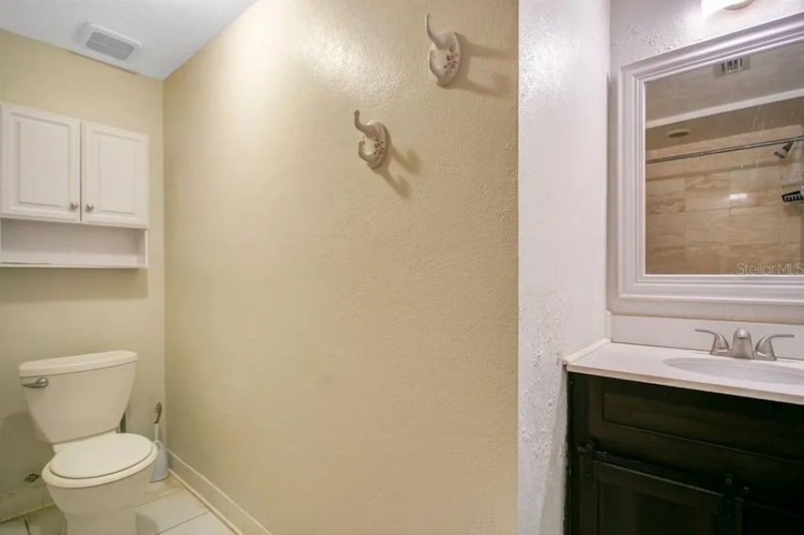 Building Photo - 4526 Sheldrake Dr