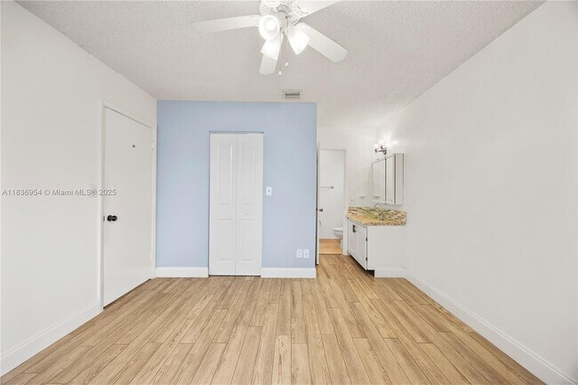 Building Photo - 164 NW 60th Ave
