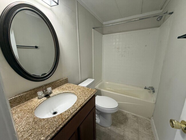 Building Photo - 3 bedroom, 2 bath Mobile Home