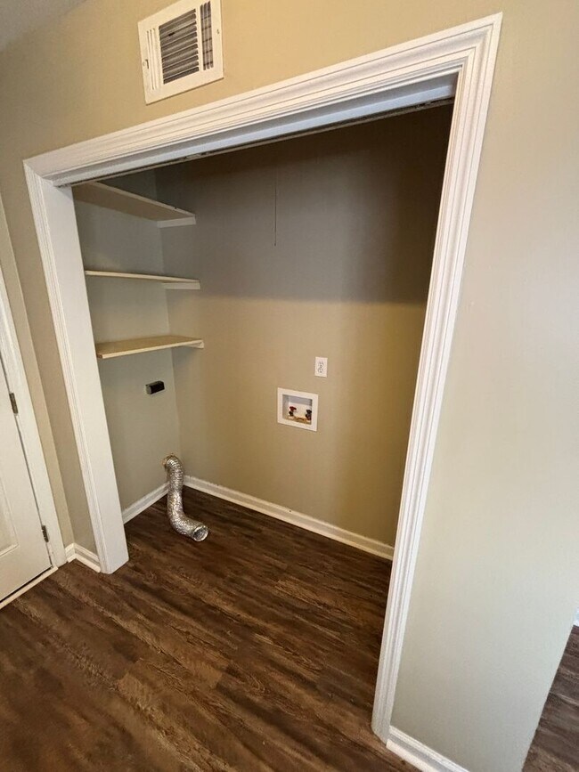 Building Photo - 1247 Kings Mountain Ct