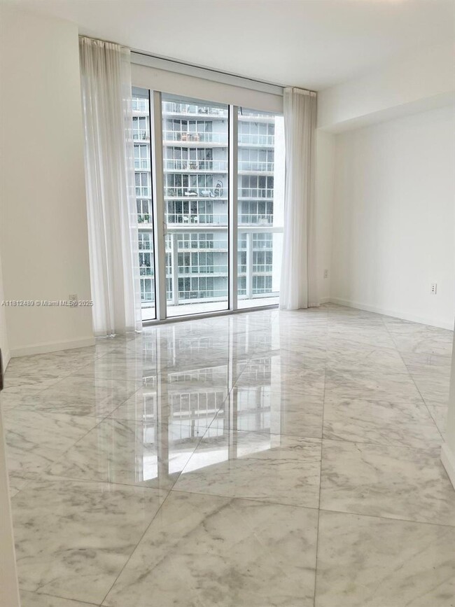 Building Photo - 475 Brickell Ave