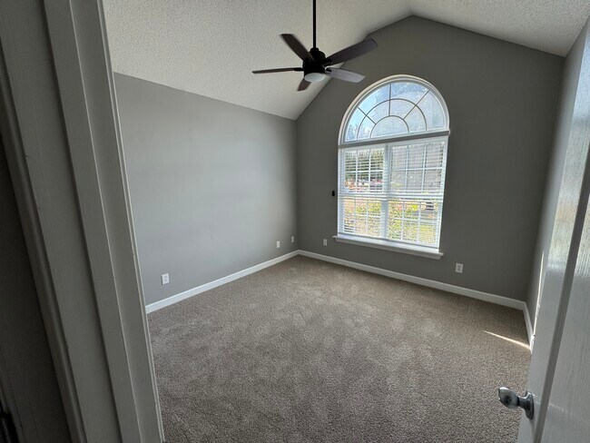 Building Photo - Wilmington Place Home
