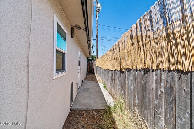 Building Photo - 3345 Porter Ln