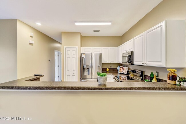 Building Photo - 9762 Summer Grove Way S