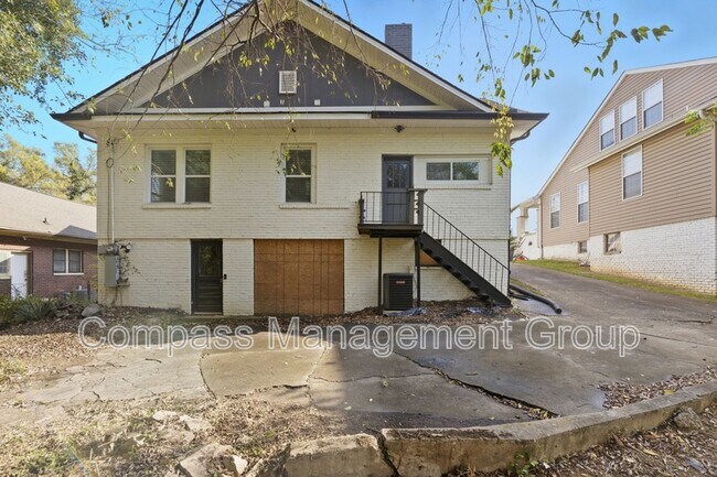 Building Photo - 3227 E 5th Ave