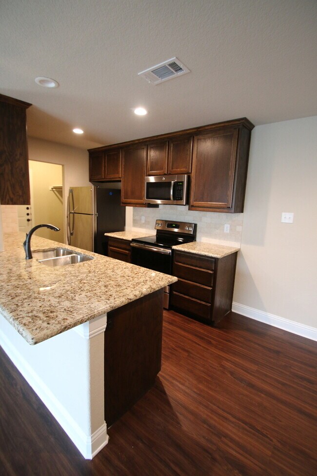 Building Photo - Move In Ready | 3BR/2BA West Fort Worth Home Near I-30, Camp Bowie & Lockheed Martin — Pets Welcome