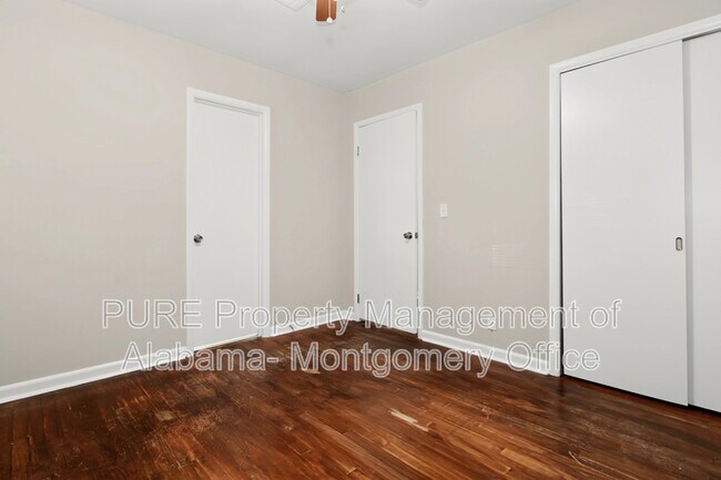 Building Photo - 4332 Sussex Dr