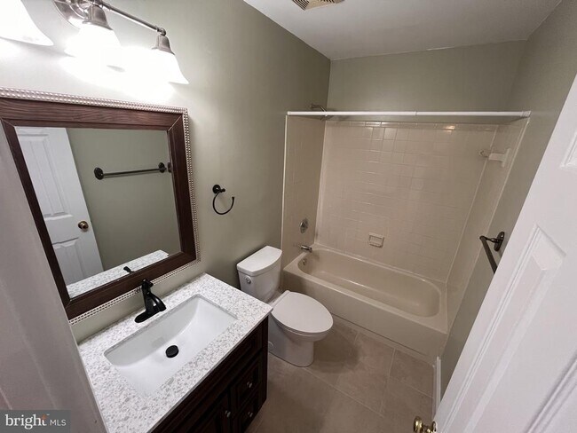 Building Photo - 3762 Farmland Dr