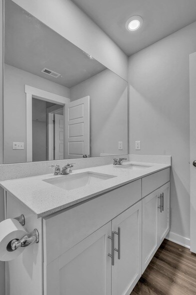Building Photo - 1020 Baltusrol Ln